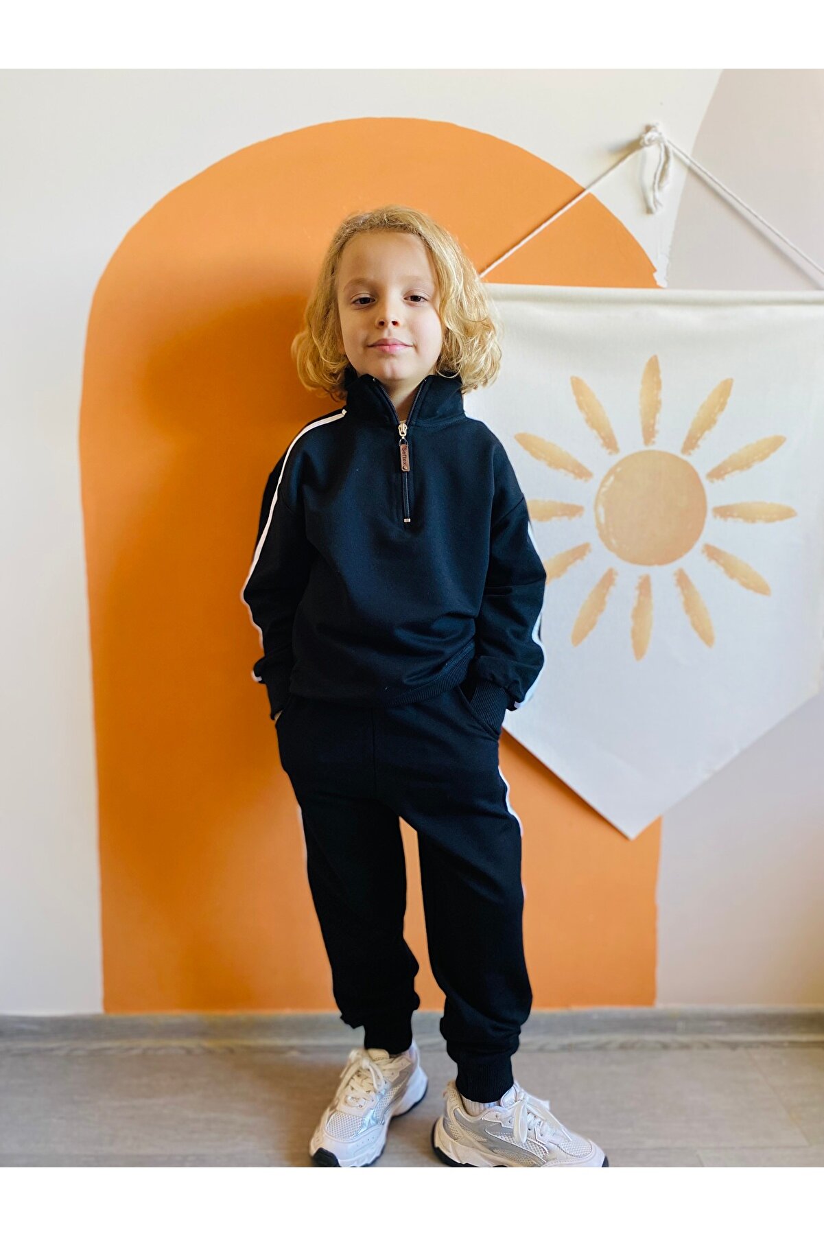 Dik Yaka Sweatshirtlü Şerit Detaylı Eşofman Takımı